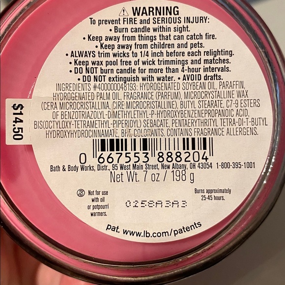 White Barn by Bath& Body Works Crushed Candy Cane Christmas Candle NWT - Picture 3 of 3